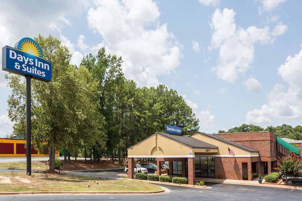 Days Inn & Suites By Wyndham Rocky Mount Golden East Экстерьер фото